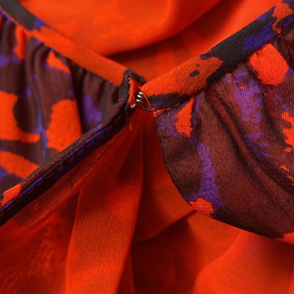 Diane von Furstenberg Hathaway Floral Silk Blouse, Size L Color Red/Purple/Black - Picture 10 of 13